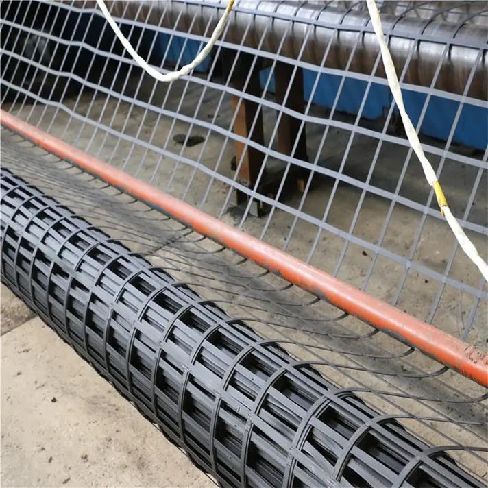 汕頭PET聚酯土及鋼塑土工格柵與張掖單向鋼塑土的比較與應(yīng)用